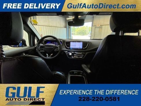 Used 2026 Chrysler Pacifica Select AWD/4WD image 2