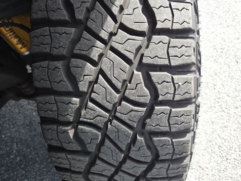 Used 2025 GMC Sierra 2500 AT4X image 17