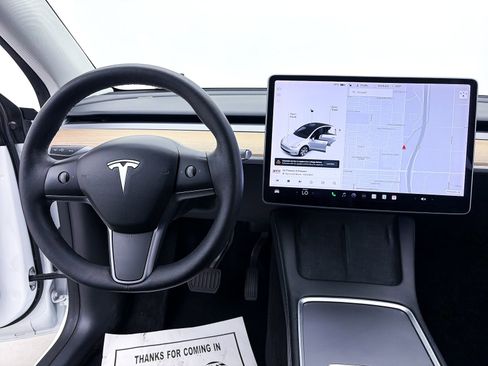 Used 2021 Tesla Model Y 2WD image 3