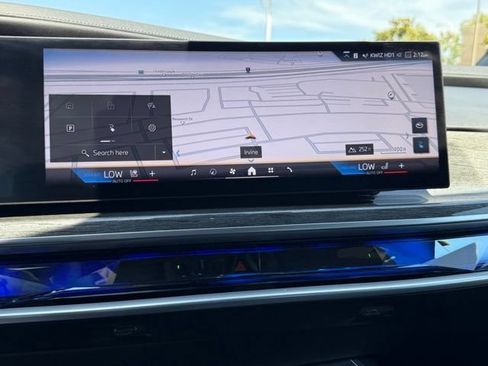 Used 2023 BMW i7 xDrive60 AWD/4WD image 27