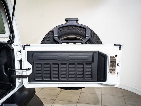 Used 2023 Jeep Wrangler Unlimited Rubicon 392 image 18