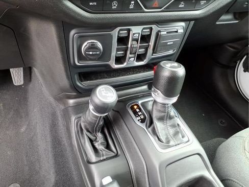 Used 2024 Jeep Wrangler Unlimited Sport AWD/4WD image 28