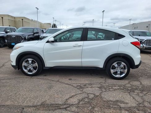 Used 2017 Honda HR-V LX image 2