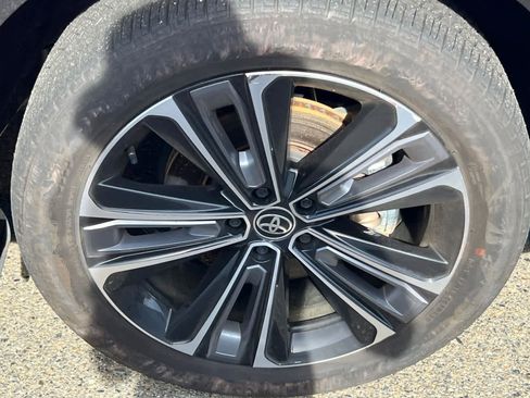 Used 2023 Toyota bZ4X Limited image 12