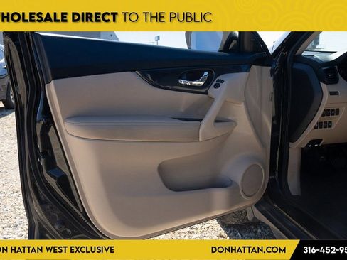Used 2017 Nissan Rogue SV w/ SV Premium Package image 14