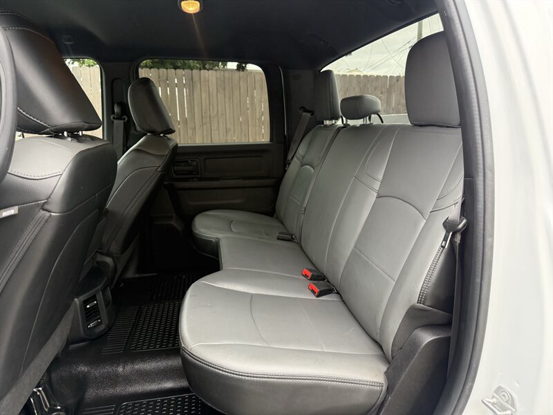 Used 2022 RAM 2500 Tradesman w/ Chrome Appearance Group RWD image 9