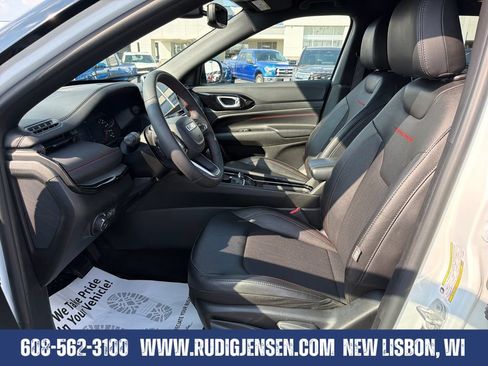 Used 2025 Jeep Compass Trailhawk AWD/4WD image 9