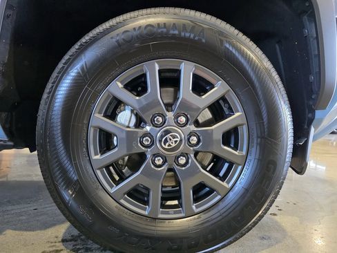 Used 2025 Toyota 4Runner SR5 AWD/4WD image 27