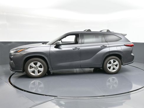 Used 2021 Toyota Highlander L image 5