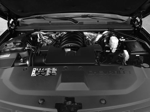 Used 2018 Chevrolet Suburban LT image 90