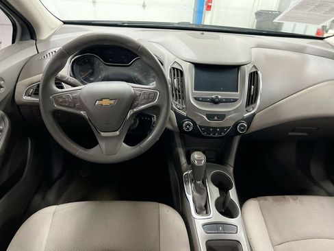Used 2018 Chevrolet Cruze LT FWD image 11