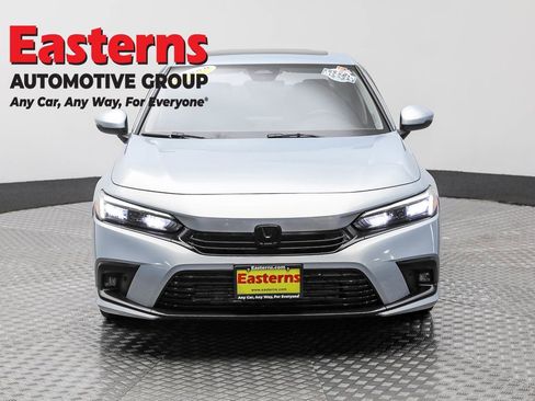 Used 2022 Honda Civic Touring image 2