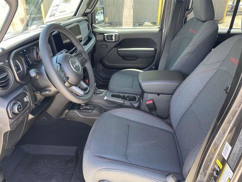 New 2025 Jeep Gladiator Rubicon w/ Convenience Group image 27