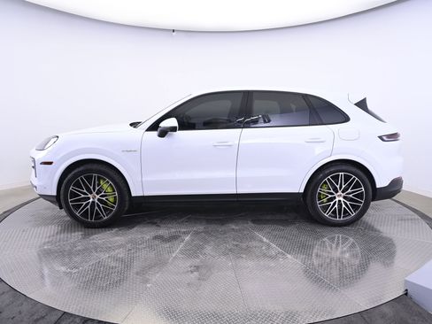 Used 2025 Porsche Cayenne E-Hybrid image 2