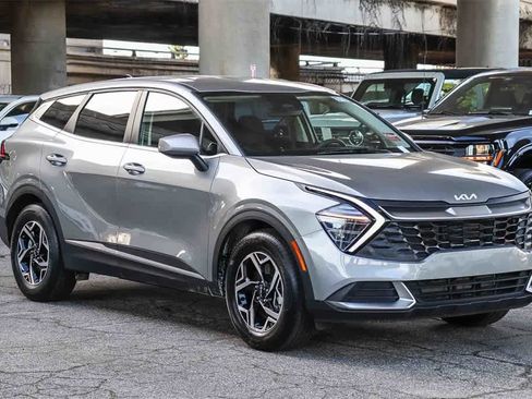 Used 2024 Kia Sportage LX image 3