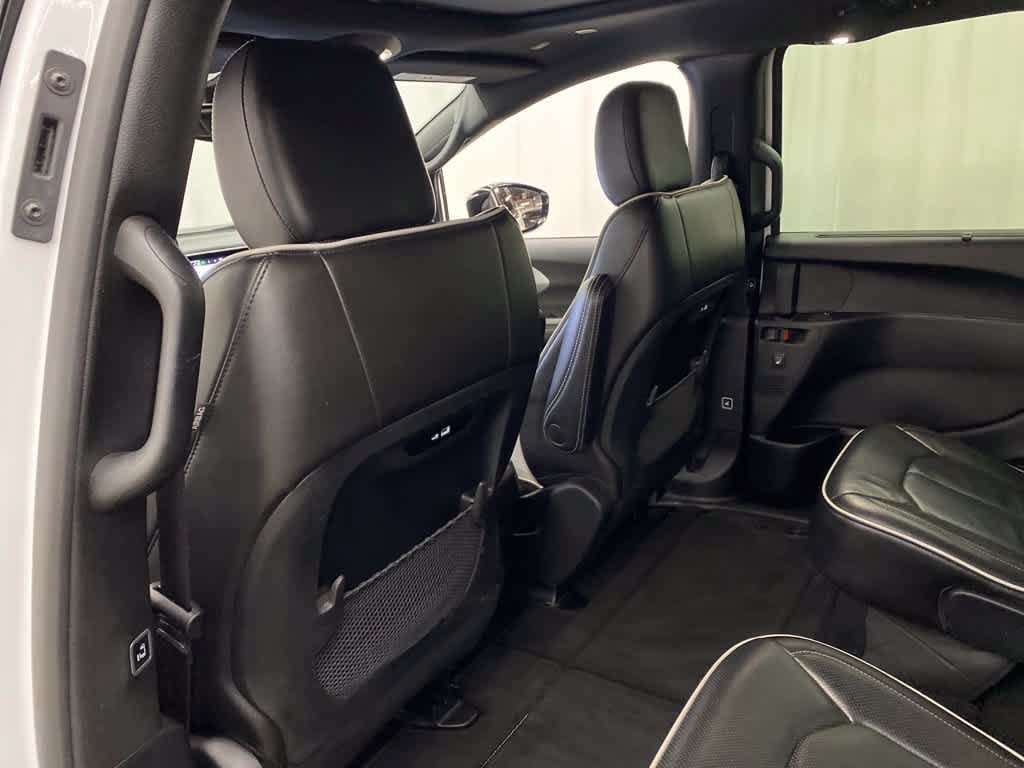 Used 2025 Chrysler Pacifica Limited FWD image 14