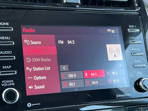 Used 2022 Toyota Prius LE FWD image 19