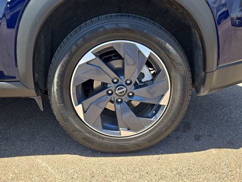 Used 2024 Nissan Rogue SV FWD image 19