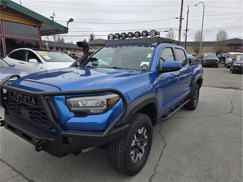Used 2018 Toyota Tacoma TRD Off-Road w/ Technology Package image 4