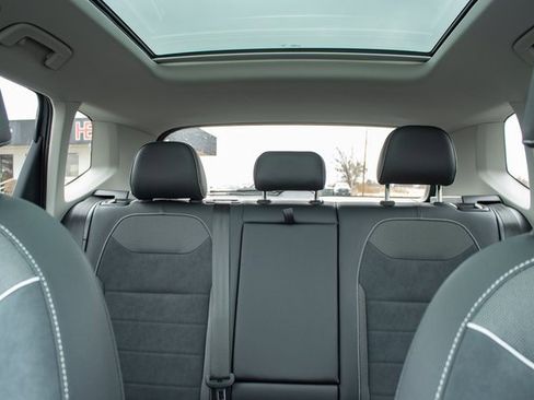 Used 2024 Volkswagen Taos SE image 36