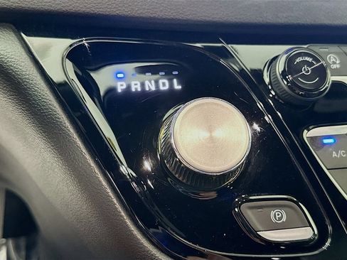 Used 2025 Chrysler Pacifica Select FWD image 23