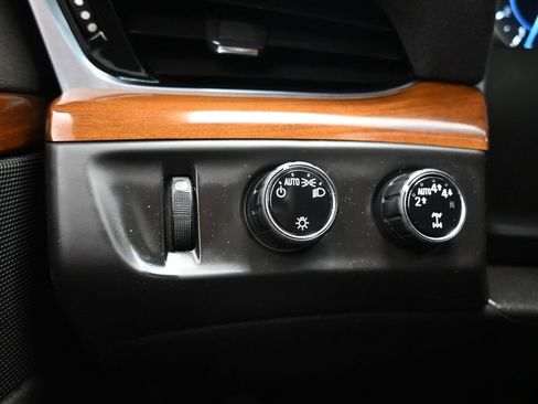 Used 2017 Cadillac Escalade ESV Luxury image 31