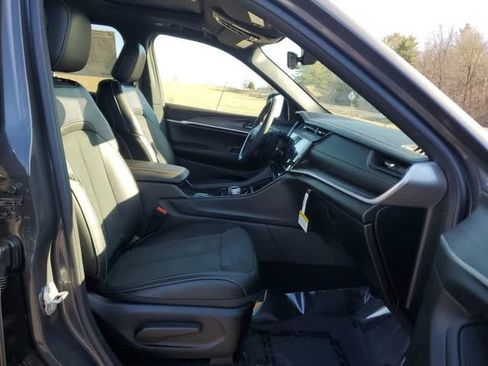 New 2026 Jeep Grand Cherokee Altitude AWD/4WD image 25