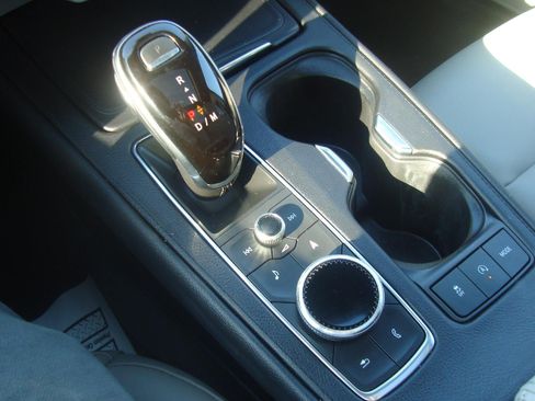 Used 2021 Cadillac XT4 Luxury w/ Cold Weather Package image 16