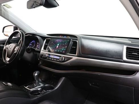 Used 2019 Toyota Highlander Limited Platinum AWD/4WD image 10