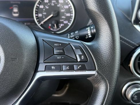 Used 2025 Nissan Sentra SV FWD image 18