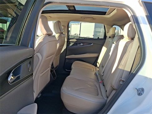 Used 2021 Lincoln Nautilus Reserve w/ Equipment Group 201A image 10