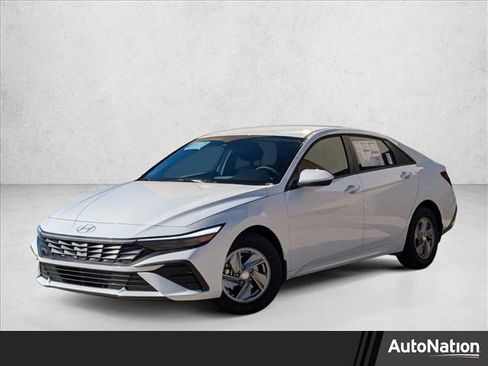 New 2026 Hyundai Elantra SE image 1