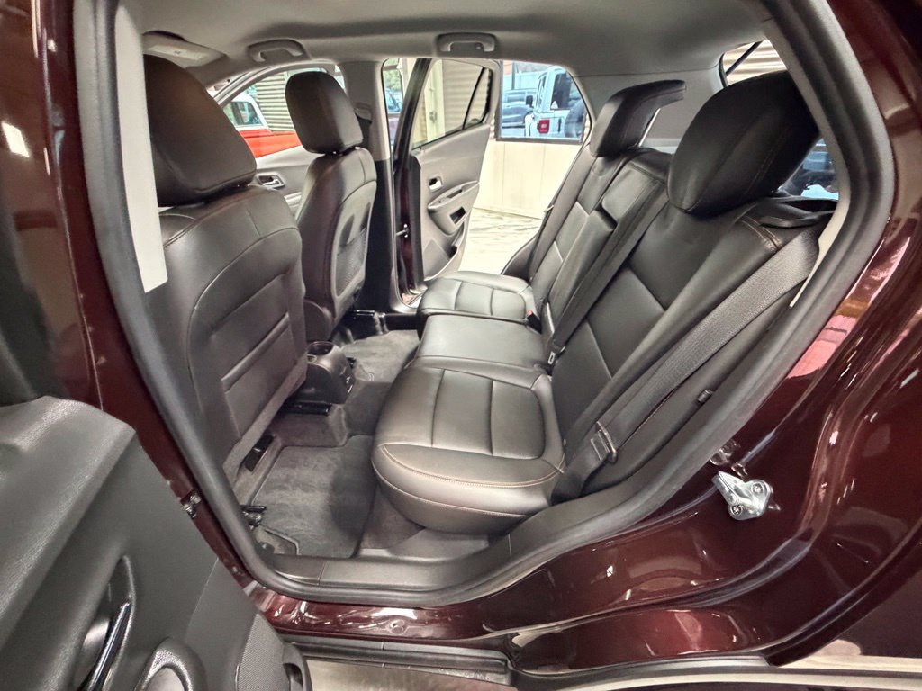 Used 2021 Chevrolet Trax LT w/ Premium Seat Package AWD/4WD image 48