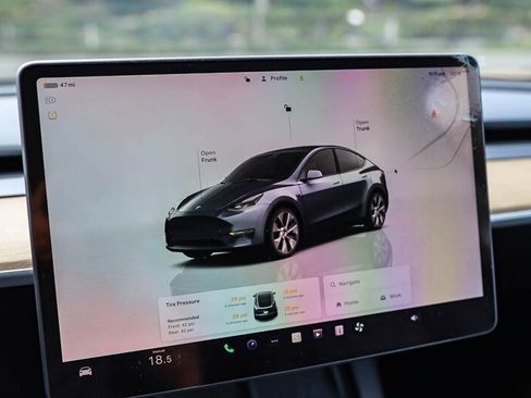 Used 2023 Tesla Model Y Long Range AWD/4WD image 28