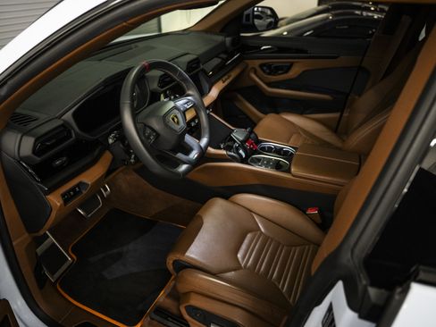 Used 2025 Lamborghini Urus SE AWD/4WD image 27