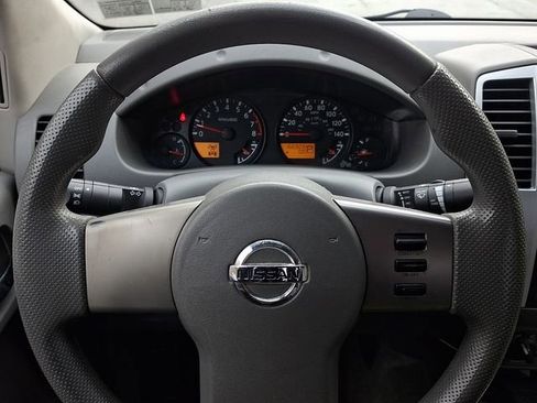 Used 2012 Nissan Frontier SV image 19
