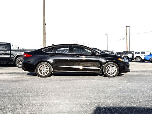 Used 2020 Ford Fusion SE FWD image 7