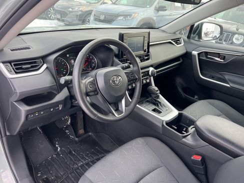 Used 2022 Toyota RAV4 XLE image 9