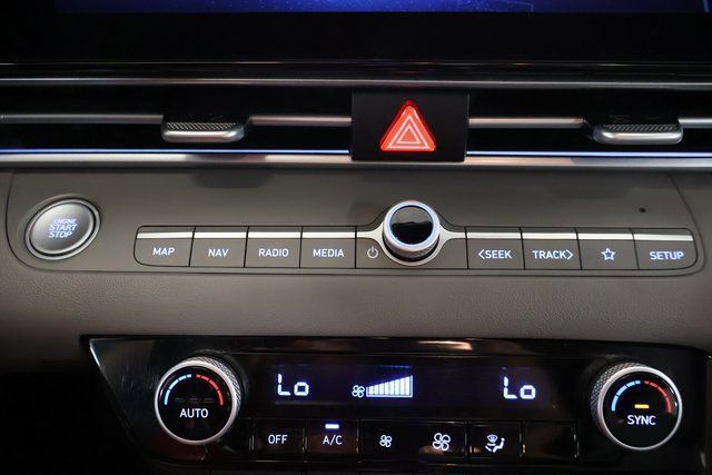 Used 2025 Hyundai Elantra SEL FWD image 21