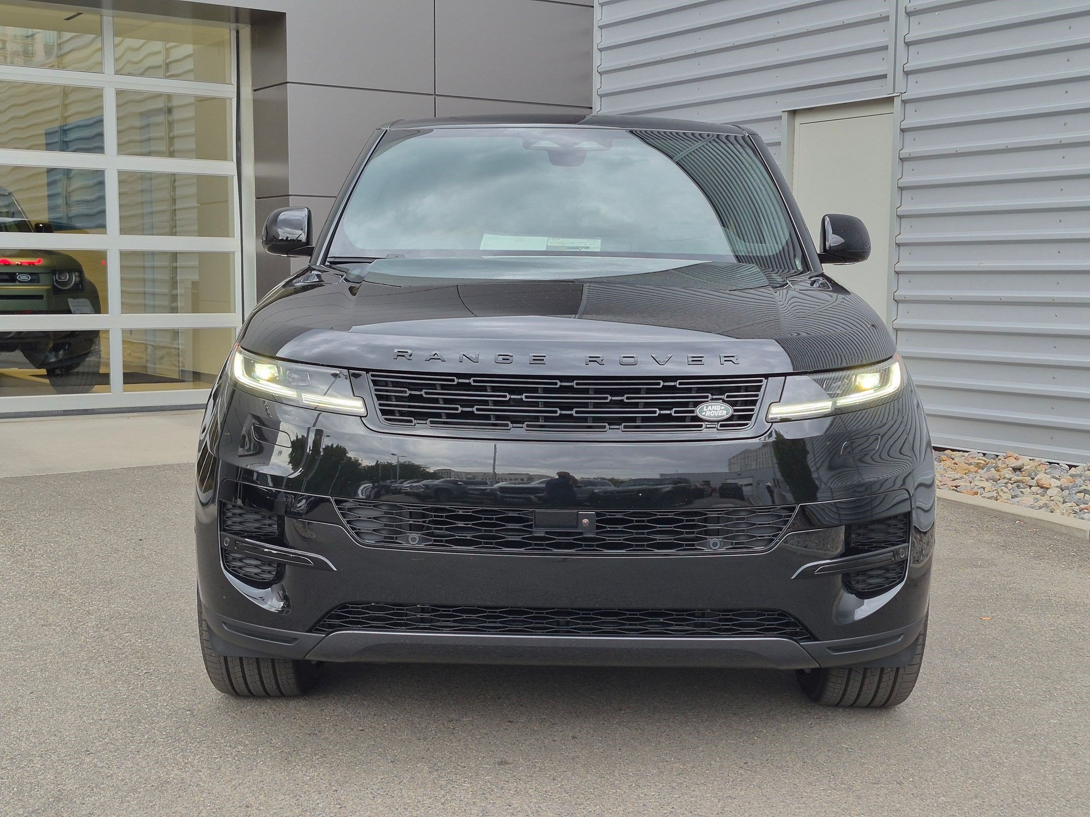 New 2027 Land Rover Range Rover Sport SE AWD/4WD image 2