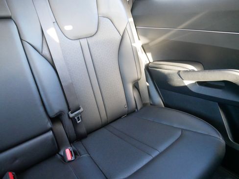 Certified 2022 Kia Sorento S w/ Panoramic Sunroof Package image 14