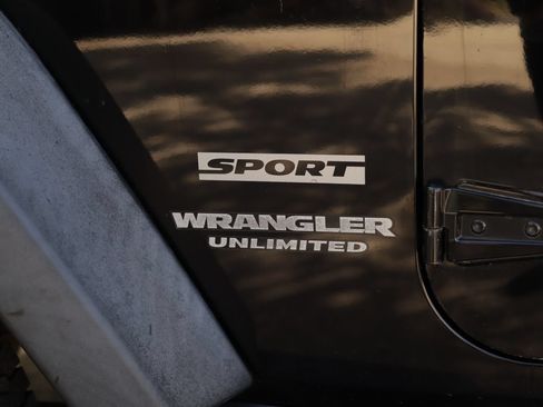 Used 2015 Jeep Wrangler Unlimited Sport AWD/4WD image 28