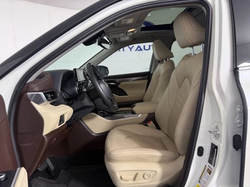 Used 2020 Toyota Highlander Limited image 20