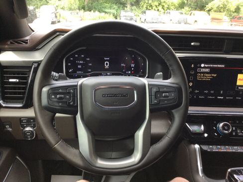 Used 2024 GMC Sierra 1500 Denali w/ Technology Package AWD/4WD image 23