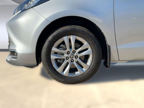 Used 2024 Toyota Sienna LE image 11