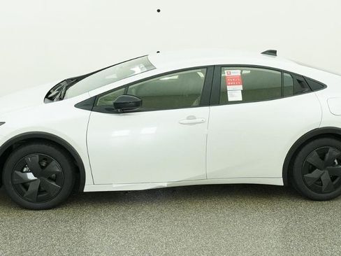 New 2026 Toyota Prius Plug-In Hybrid FWD image 10