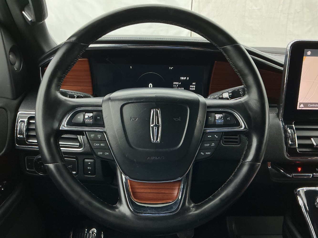 Used 2018 Lincoln Navigator Premiere RWD image 34