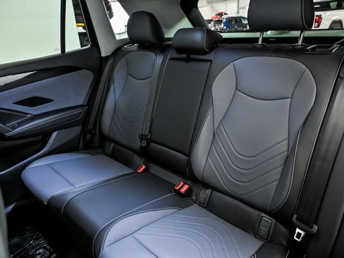 New 2026 Volkswagen Tiguan SE AWD/4WD image 8