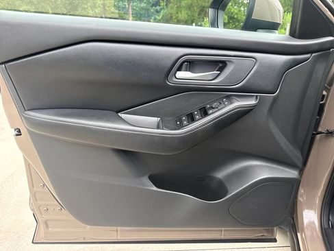 Used 2025 Nissan Rogue SV FWD image 13