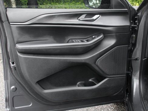 Used 2023 Jeep Grand Cherokee Altitude image 15